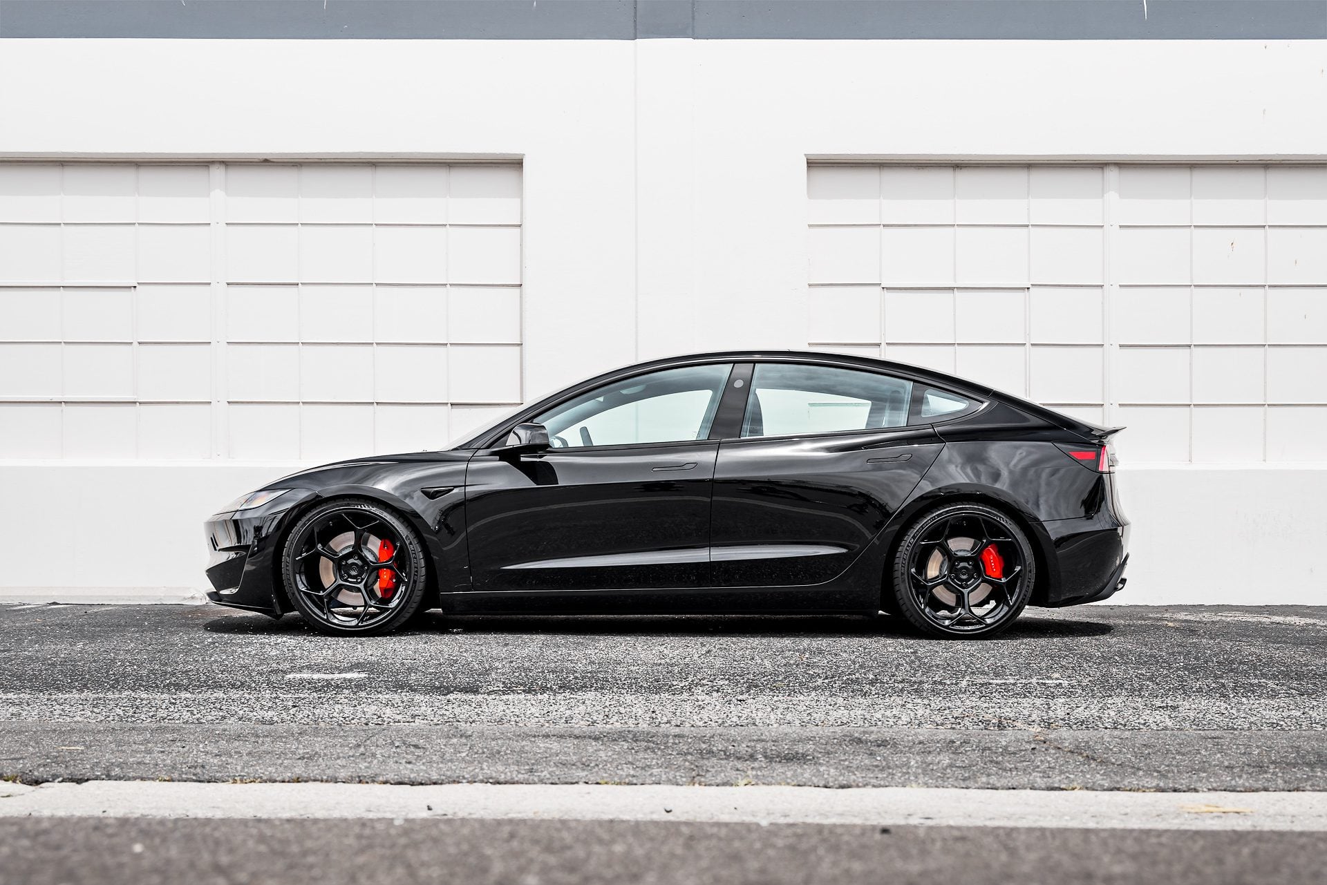 Black Model 3 Performance – UP-05 Forged Wheels in Gloss Black