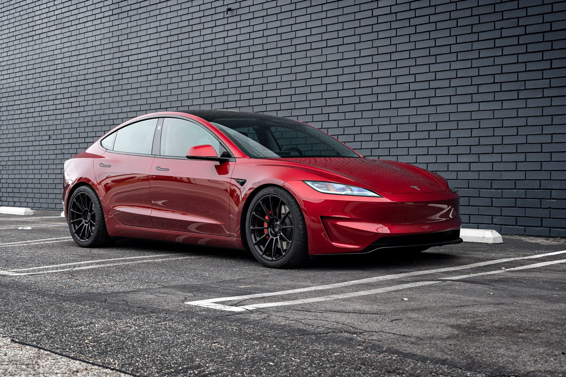 Ultra Red Tesla Model 3 Performance – UP-03 Forged Wheels In Gloss Black