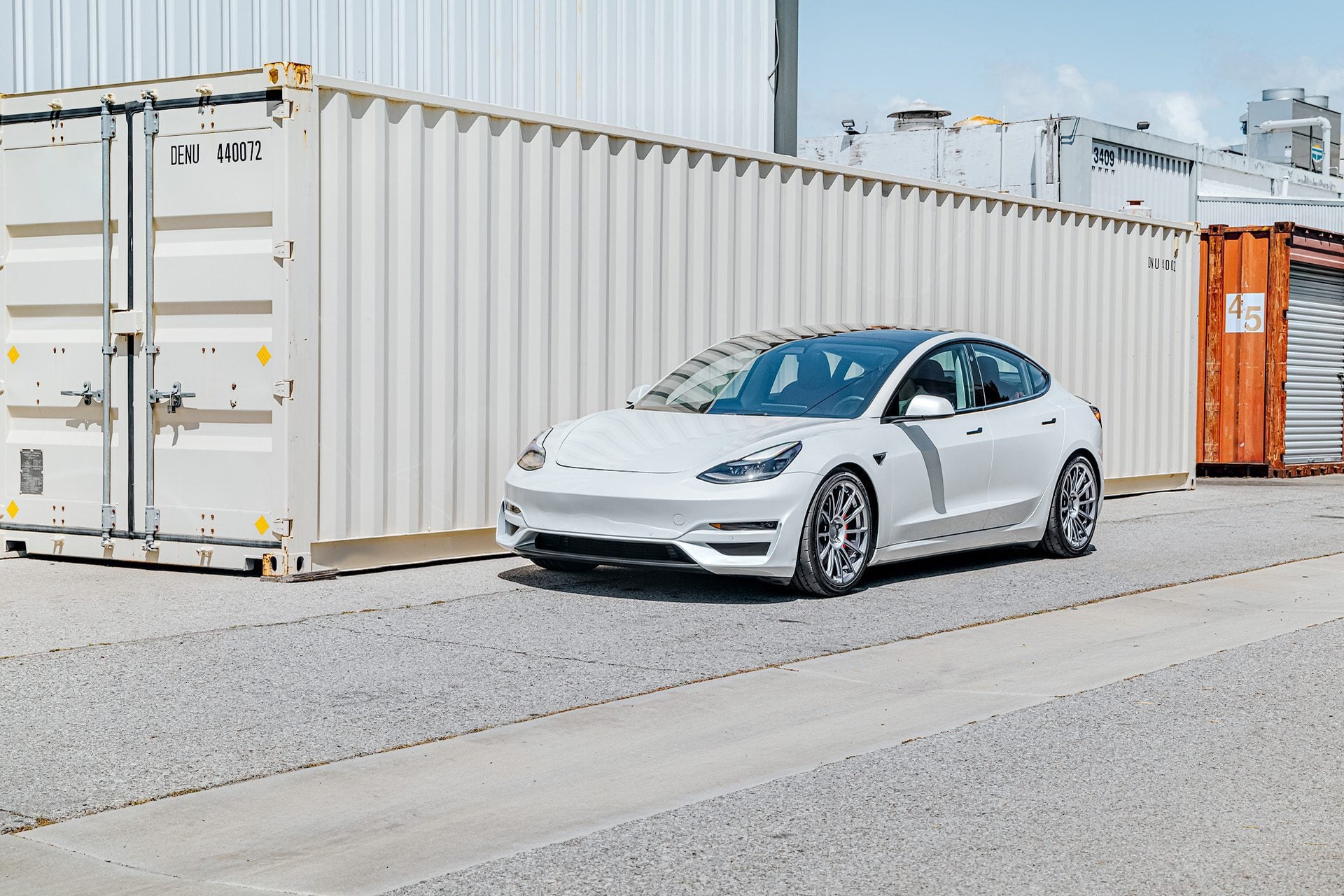 White Tesla Model 3 – UP-03 Forged Wheels in Satin Titanium